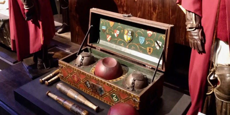 Zestaw piłek do gry w quidditcha - prawdziwe rekwizyty, używane na planie filmowym