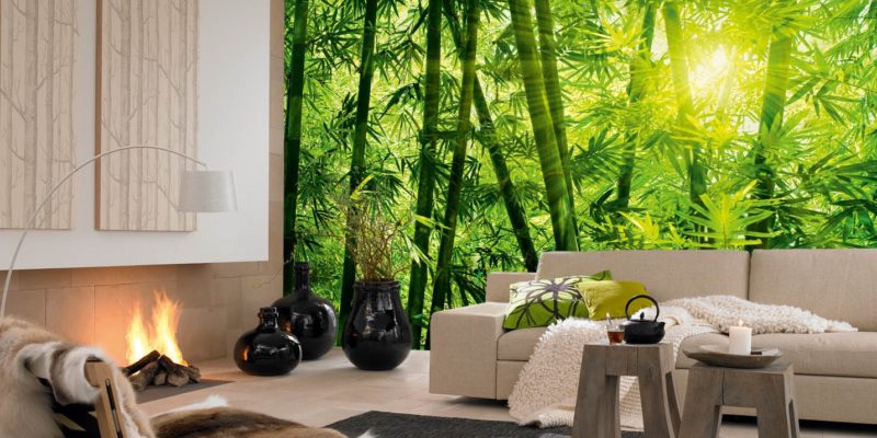 Tapeta z wizerunkiem bambusowego lasu nie wymaga orientalnego stylu - wystarczą proste kształty i jasne kolory, aby stworzyć harmonijny wystrój