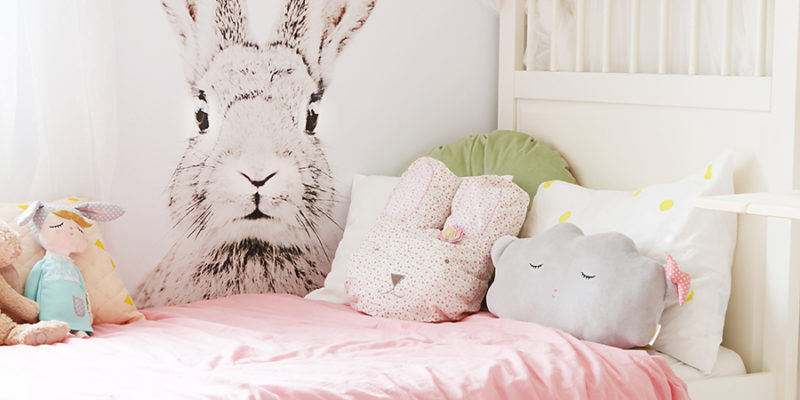 Ten słodki królik przy łóżku zapewni tylko dobre sny Twojemu dziecku.